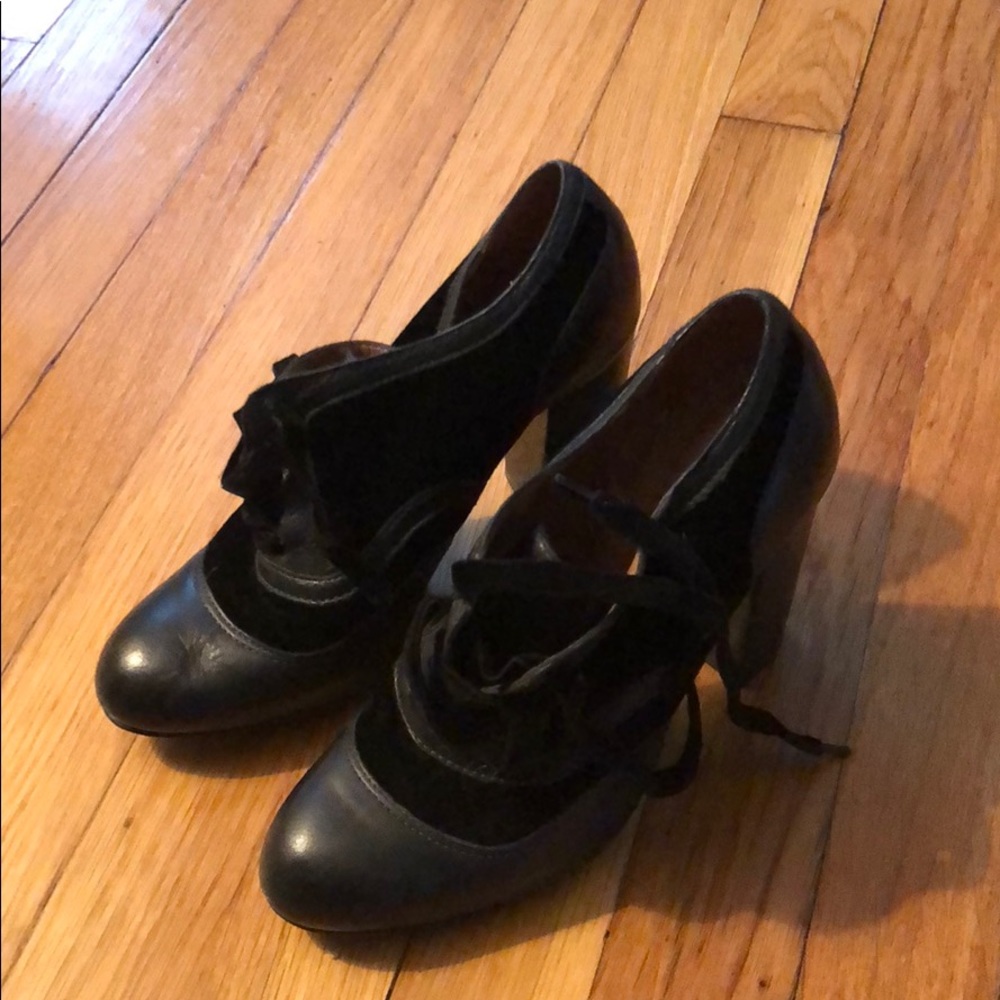 Juicy Couture black heels